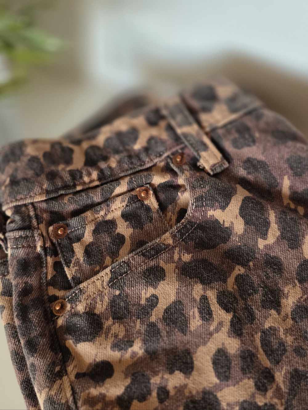 Abercrombie & Fitch Curve Love Low Rise Baggy Jean Leopard 29x30 - Picture 8 of 10